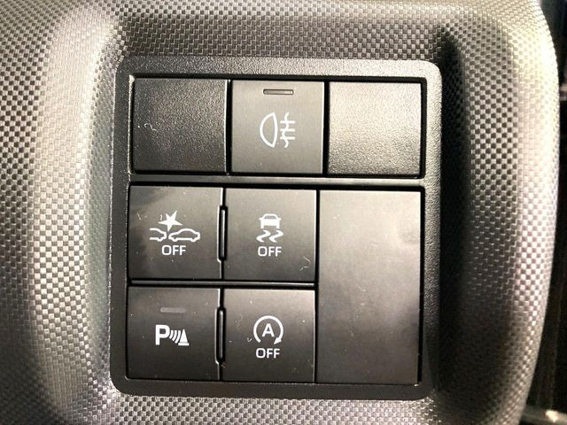 【スマートアシスト】走行中に前方の車両等を認識し、衝突しそうな時は警報とブレーキで衝突回避と被害軽減をアシスト。より安全にドライブをお楽しみいただけます。