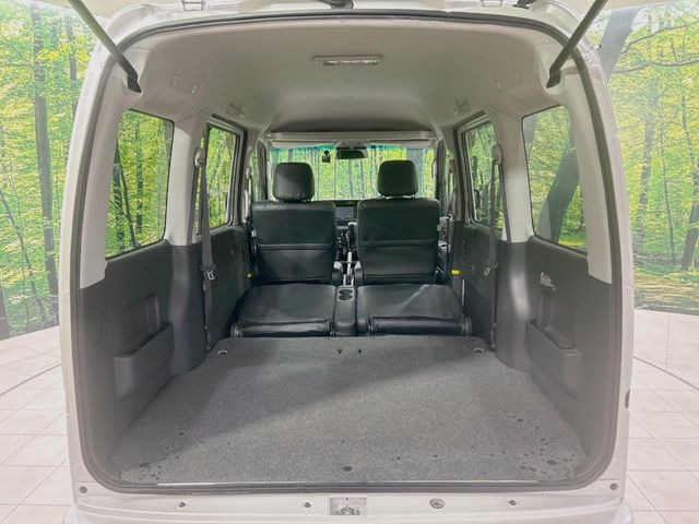 ���i�̂���������ʋ΁A���}���ɏ\���ȉ׎��X�y�[�X���m�ۂ��Ă���܂��B�Z�J���h�V�[�g��|���ƁA�傫�ȉו��̐ύڂ��\�ł���