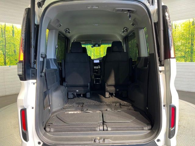 ���i�̂���������ʋ΁A���}���ɏ\���ȉ׎��X�y�[�X���m�ۂ��Ă���܂��B�Z�J���h�V�[�g��|���ƁA�傫�ȉו��̐ύڂ��\�ł���