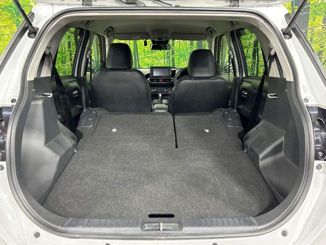 ���i�̂���������ʋ΁A���}���ɏ\���ȉ׎��X�y�[�X���m�ۂ��Ă���܂��B�Z�J���h�V�[�g��|���ƁA�傫�ȉו��̐ύڂ��\�ł���