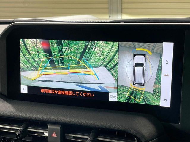 �y�}���`�e���C�����j�^�[�z�Ԃ̃t�����g��T�C�h�̃J�����摜�𓯎��Ƀ��j�^�[�\�����邱�ƂŁA���H�⋷�����𑖍s���ł����͂̏󋵊m�F���ł����S!�{�iSUV�ɂ��ꂵ�������ł���