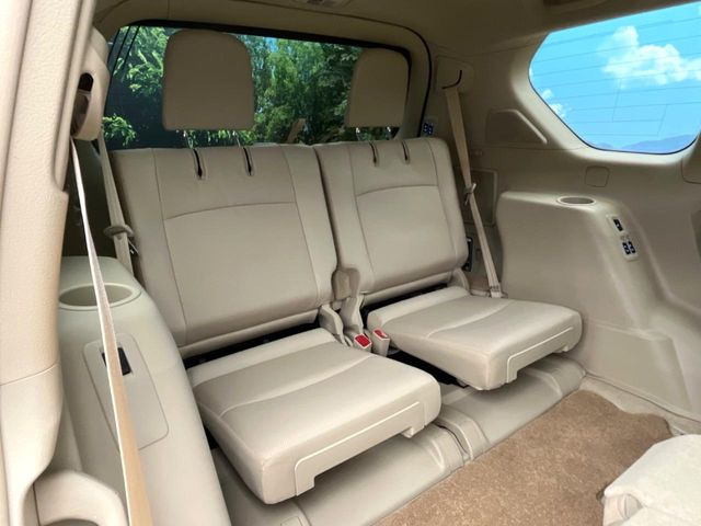 3列目シートはもちろん状態良好☆大人でもゆったりと座って頂けますので、大人数でのお出かけもラクラクです♪ご家族で、気の知れた仲間で、ドライブに行くのが楽しみですね♪