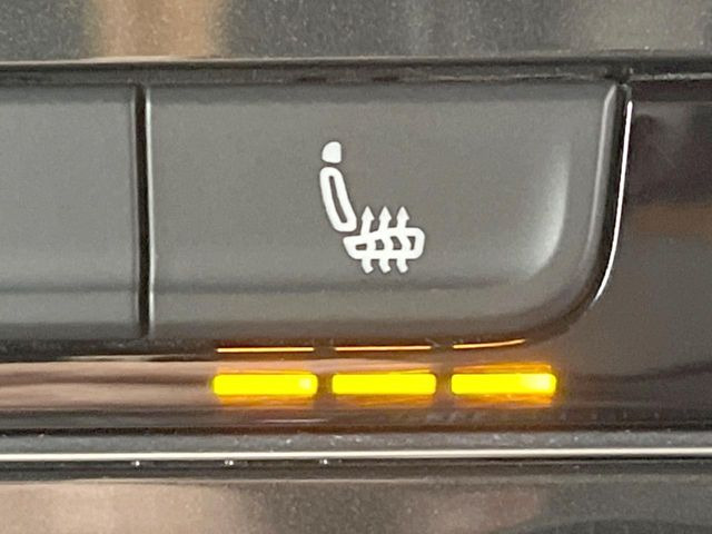 ���S�ȃV�[�g�q�[�^�[:���������ӂ�郌�U�[�V�[�g�ɁA�O�ȁE��ȂɃV�[�g�q�[�^�[�𓋍ڂ��Ă���܂��B