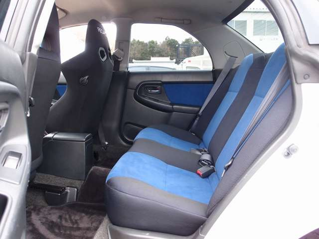 人気のインプレッサSTIカスタム車両の入庫!HKS製F-CONで現車セッティング済みとなり、TEIN製EDFCで車内から減素力調整も可能!STI強化パーツも多数装備し直近でも多数の整備履歴有