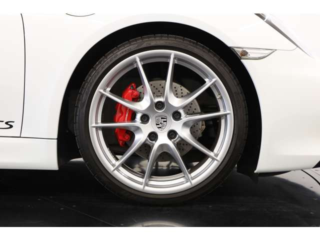 �I�v�V�����̏���20�C���`�J����S�A���~�z�C�[���𑕔����A���b�h�L�����p�[���f���܂��BGTS�̃O���[�h�ɂӂ��킵���X�|�[�e�B�Ȏd�l�ł��B