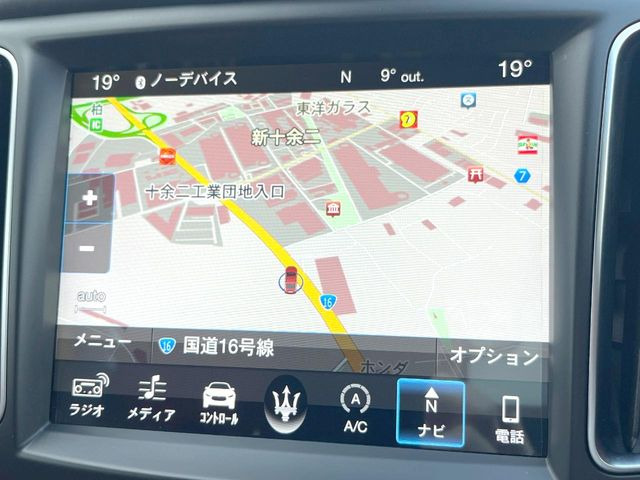 �������i�r:��̊��̂���i�r�́A����������ԓ������o���Ă���܂��BBluetooth�Đ��ȂǃI�[�f�B�I�@�\���[�����Ă���܂��̂ŁA�^�]�����y���߂܂���