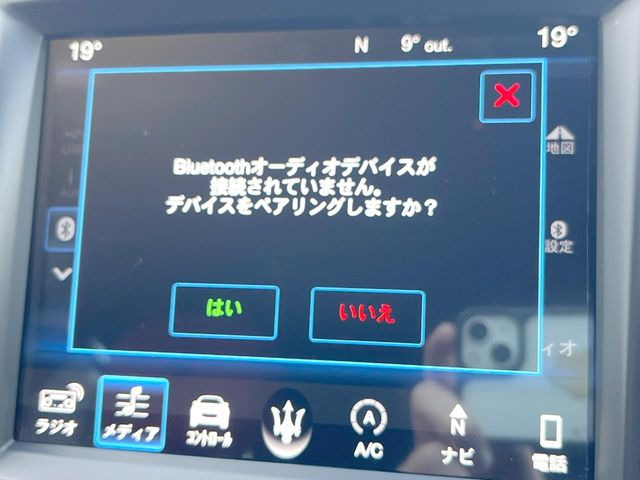 ��Bluetooth:���莝���̃X�}�[�g�t�H���ȂǂƐڑ����A�n���Y�t���[�ʘb��Տꊴ����~���[�W�b�N�Đ������y���݂��������܂��B�����ڑ��ł��̂Ŕς킵��������܂����