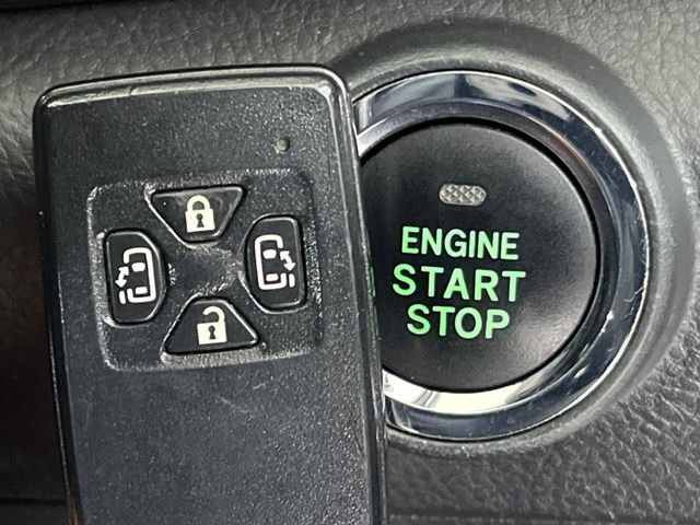 �y�X�}�[�g�L�[�z�J�o����|�P�b�g�ɓ��ꂽ�܂܂ł��h�A�̎{���E�������\�ȃX�}�[�g�L�[�𑕔��B�G���W���̃I���E�I�t�����J�M�����o���K�v����������Ƃ��Ă��֗��ł���