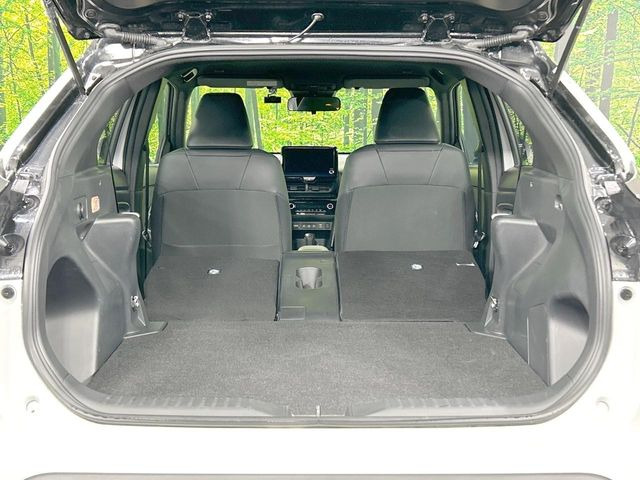 ���i�̂���������ʋ΁A���}���ɏ\���ȉ׎��X�y�[�X���m�ۂ��Ă���܂��B�Z�J���h�V�[�g��|���ƁA�傫�ȉו��̐ύڂ��\�ł���