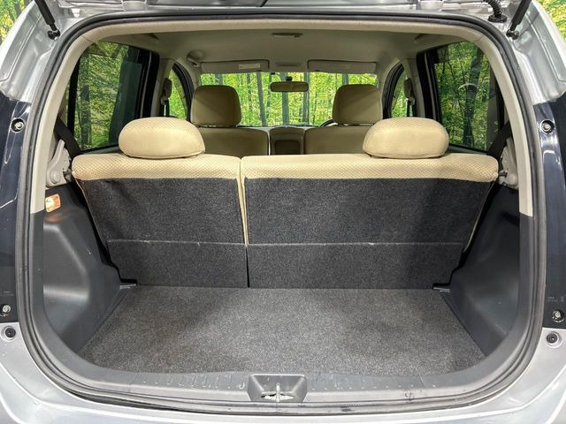 ���i�̂���������ʋ΁A���}���ɏ\���ȉ׎��X�y�[�X���m�ۂ��Ă���܂��B�Z�J���h�V�[�g��|���ƁA�傫�ȉו��̐ύڂ��\�ł���