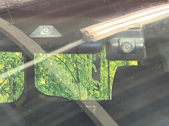 �y�z���_�Z���V���O�z���s���ɑO���̎ԗ�����F�����A�Փ˂������Ȏ��͌x��ƃu���[�L�ŏՓˉ���Ɣ�Q�y�����A�V�X�g�B�����S�Ƀh���C�u�����y���݂��������܂��B