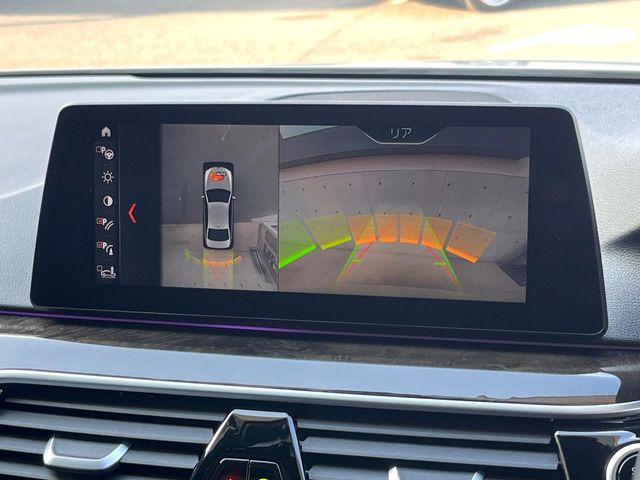 ���p�m���~�b�N�r���[���j�^�[:��p�̃J�����ɂ��A�ォ�猩���낵���悤�Ȏ��_��360�x�N���}�̎��͂��m�F���邱�Ƃ��ł��܂������p�������m�F���₷���A�����ꏊ�ł̐؂�Ԃ��⒓�Ԃ��X���[�Y�ɍs���܂��B