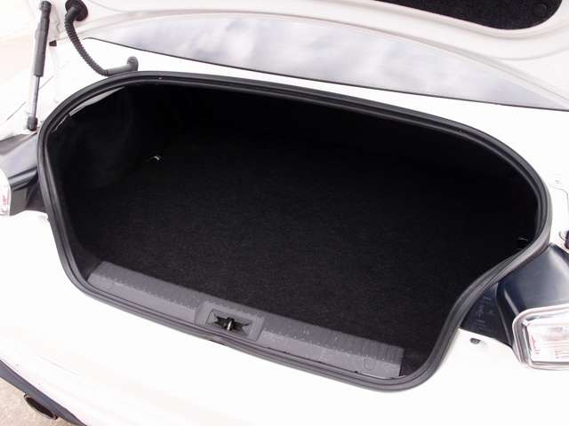 ���Ђ̓h�A�̃q���W����/�e�������/�t���A�}�b�g�ȂǁA�ׂ��ȏ����Y��ɃN���[�j���O�v���܂��B�V�Ԃ��낵���Ă̂悤�ȋP������ԗ������q�l�ɂ��[�Ԃ����Ē����܂��B�������̂��q�l�������S���Ă������������܂�