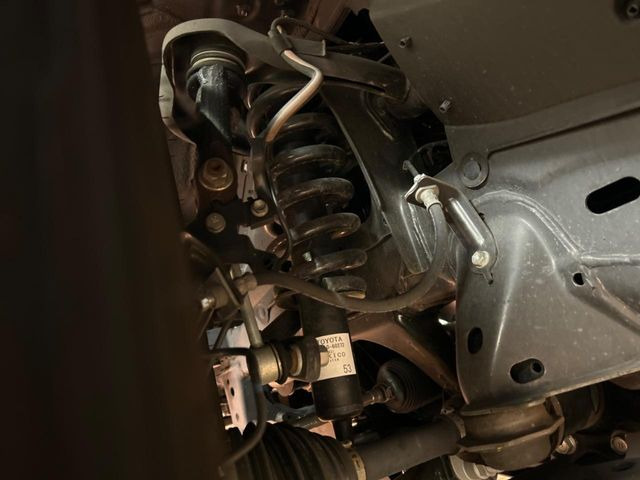 お車を安心してお乗りいただく為には、足回りの定期点検が欠かせません。サービスサポート(有償保証)では無料点検もご提供しており、安心のカーライフをお過ごしいただけるサポート体制が整っています。