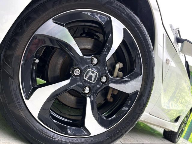 �y����16�C���`�A���~�z�C�[���z�O�ςɃ}�b�`���������A���~�z�C�[���𑕒����Ă���܂��B�e��ЊO�A���~�z�C�[����A�X�^�b�h���X�^�C�����戵�����Ă���܂��B���񂲑��k����������