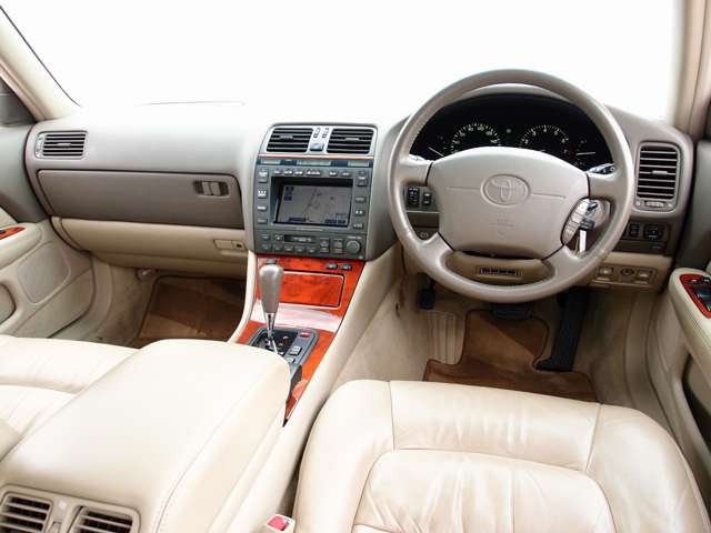 �������Y��Ƀ��[���N���[�j���O�ς݂ƂȂ�A���΂��̌��ȏL����F���܂̏L����������܂���B�Y��ȃx�[�W���v�V�[�g�ɂ͐؂��ڗ��悤�ȎC�����������Y��ȏ�ԂƂȂ�܂�