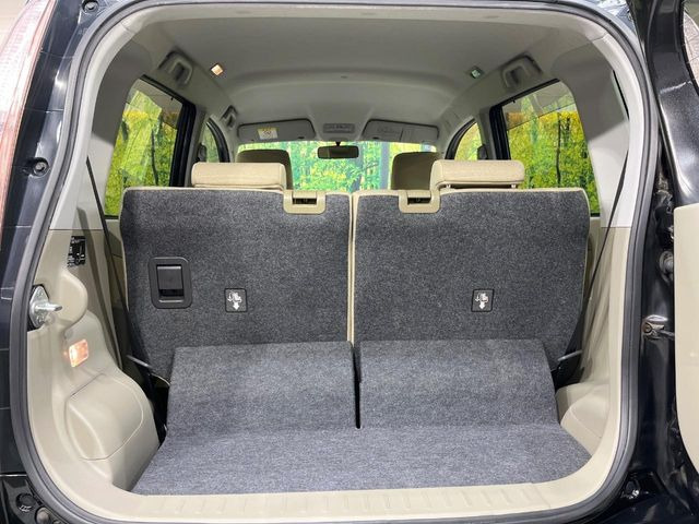 ���i�̂���������ʋ΁A���}���ɏ\���ȉ׎��X�y�[�X���m�ۂ��Ă���܂��B�Z�J���h�V�[�g��|���ƁA�傫�ȉו��̐ύڂ��\�ł���