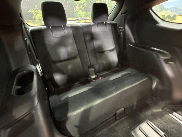 3列目シートはもちろん状態良好☆大人でもゆったりと座って頂けますので、大人数でのお出かけもラクラクです♪ご家族で、気の知れた仲間で、ドライブに行くのが楽しみですね♪
