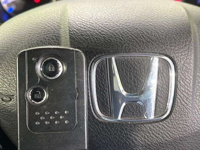 �yHonda�X�}�[�g�L�[�z�J�o����|�P�b�g�ɓ��ꂽ�܂܂ł��h�A�̎{���E�������\�ȃX�}�[�g�L�[�𑕔��B�G���W���̃I���E�I�t�����J�M�����o���K�v����������Ƃ��Ă��֗��ł���