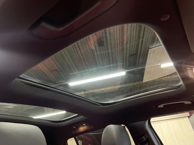 ���p�m���~�b�N�X���C�f�B���O���[�t::�唗�͂̃p�m���}���[�t�́A�㕔���Ȃɂ܂ő����Ă���A�J���I�ȋ�Ԃ����y���݂��������܂��B