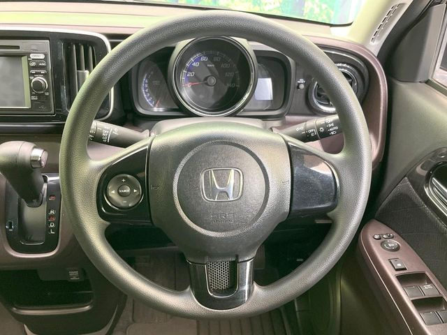 【ステアリングスイッチ】運転中、前方から目線をそらすことなく、オーディオ等の操作が可能な便利機能!安心&快適なドライブを演出してくれます♪