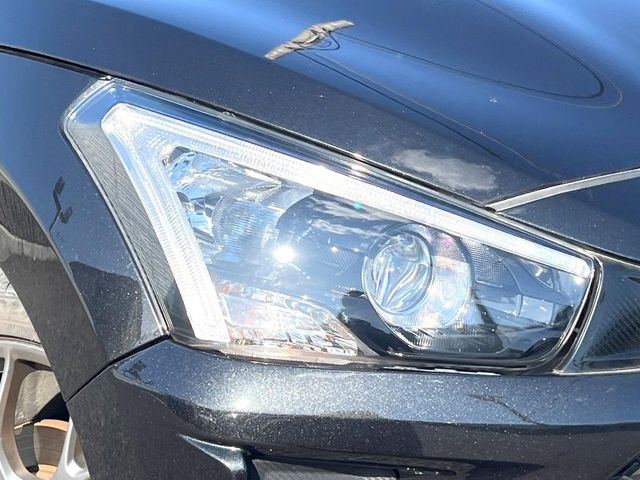 �yLED�w�b�h���C�g�z���V����ԑ��s�����ǍD�Ȏ��E���m�ۂ����S���ĉ^�]�ł��鍂�P�xLED�w�b�h���C�g�𑕔�!�_�����x�������A����d�͂��}�����Ă��܂��B