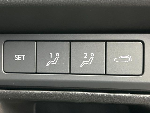 【メモリー機能付きパワーシート】ドライバーごとに設定したシート位置を記憶して、ボタン一つで切り替えできる便利な機能!運転する方が複数名いらっしゃるご家庭におすすめです♪