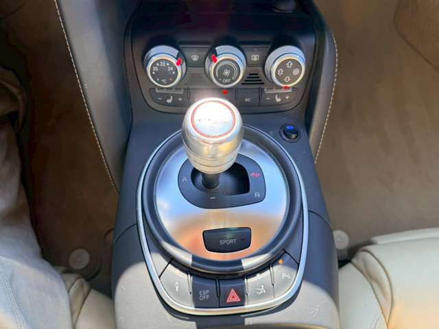 �C�ɂȂ邨�Ԃ�����܂�����E�̓d�b�ԍ����璼�ڂ��X�ɂ��₢���킹���������B�x�����@����ԗ����A��Ԃ܂łȂ�ł������������Ē����܂��B�X�^�b�t�ꓯ���A�����҂����Ă���܂��B