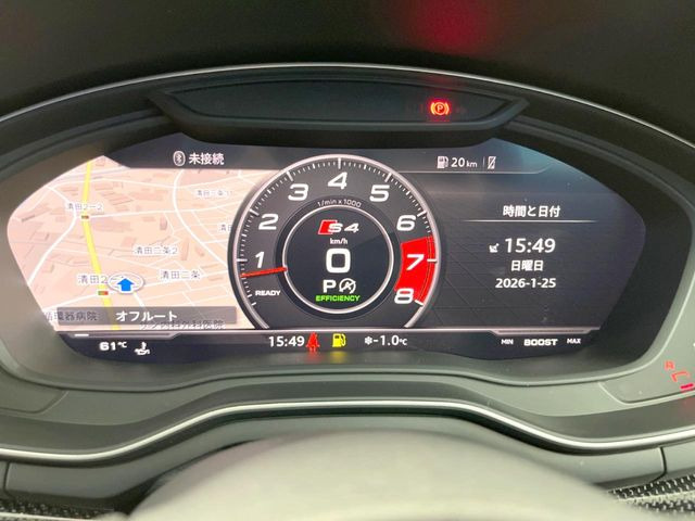 ���o�[�`�����R�b�N�s�b�g:�S�̂��t���p�l���ƂȂ��Ă����i�I�ȃ��[�^�[�p�l���B�ʏ�̃X�s�[�h���[�^�[�Ƃ��Ă̋@�\�͂������A�i�r�E�I�[�f�B�I�@�\�̊m�F�E������ł��A�^�]�ɏW�����₷���Ȃ��Ă���܂��B