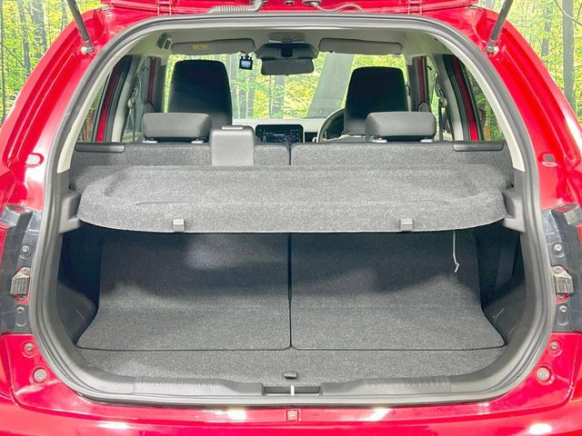 ���i�̂���������ʋ΁A���}���ɏ\���ȉ׎��X�y�[�X���m�ۂ��Ă���܂��B�Z�J���h�V�[�g��|���ƁA�傫�ȉו��̐ύڂ��\�ł���