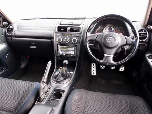 �������Y��Ƀ��[���N���[�j���O�ς݂ƂȂ�܂��B���΂��̌��ȏL����F���܂̏L����������܂���B����]�ɉ�����RECARO���Ȃǂ̃X�|�[�c�V�[�g�ɕύX���\�ł��B���C�y�ɂ����k�������܂�