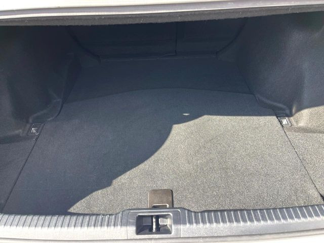 ���i�̂���������ʋ΁A���}���ɏ\���ȉ׎��X�y�[�X���m�ۂ��Ă���܂��B