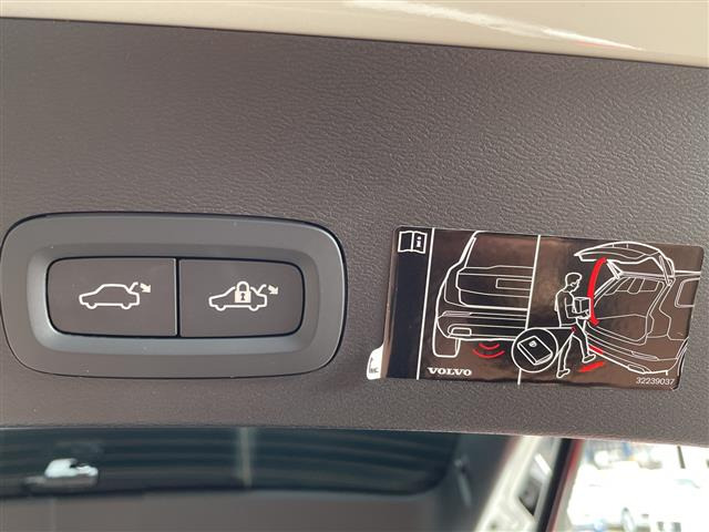 XC40B4 AWD インスクリプション 4WD