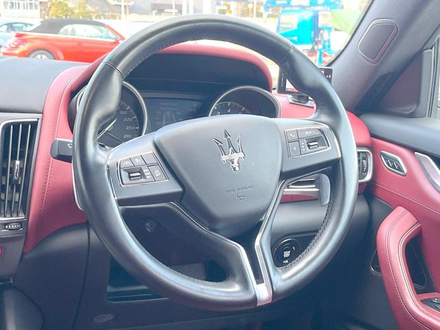 ���n���h�����̃X�������Ȃ��A���ꂢ�ȏ�Ԃ��ێ����Ă���܂��B�e�X�C�b�`���̓�����m�F�ς݂ł��B