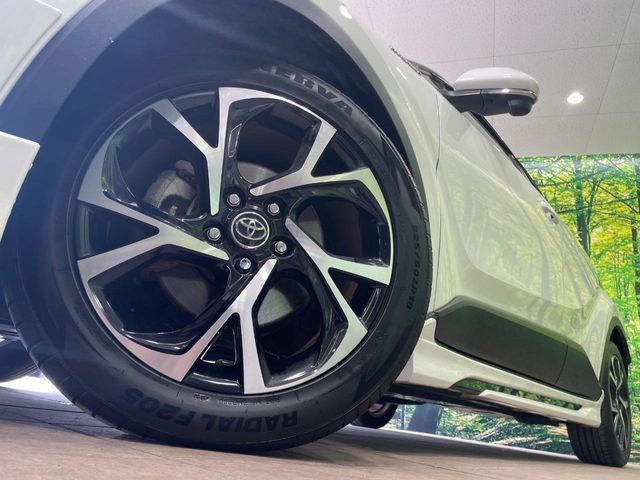 �y����18�C���`�A���~�z�C�[���z�O�ςɃ}�b�`���������A���~�z�C�[���𑕒����Ă���܂��B�e��ЊO�A���~�z�C�[����A�X�^�b�h���X�^�C�����戵�����Ă���܂��B���񂲑��k����������