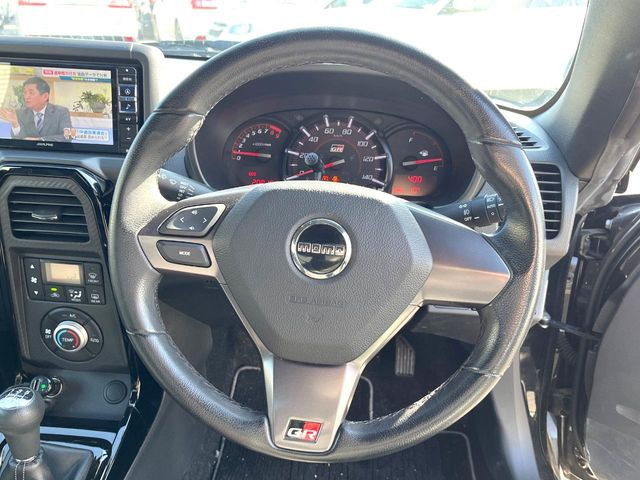 �y�����v����momo�X�e�A�����O�z�㎿�Ȋv���g�p���邱�ƂŁA��ɂ����������݂ƂĂ��^�]���₷���n���h���ł���