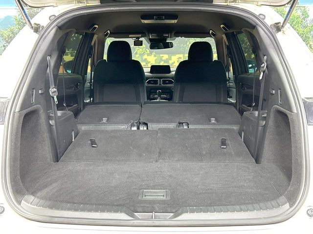 積み下ろしのしやすいデッキにはたっぷりと荷物を積み込んでいただけます。遊びから仕事まで、様々なシーンで頼れます♪