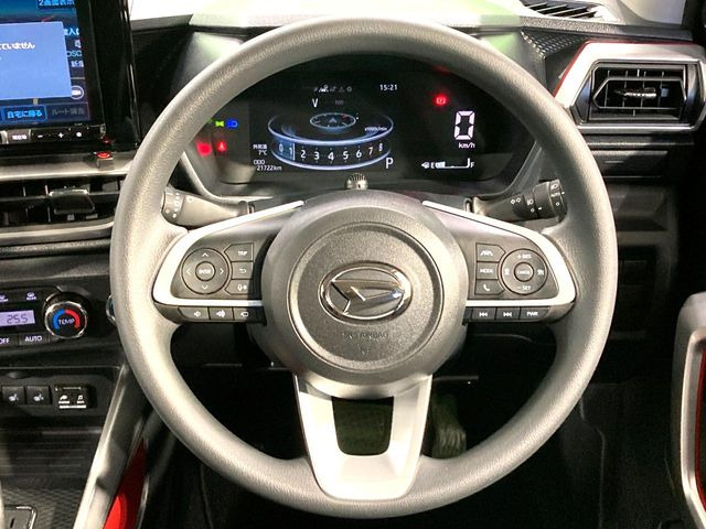 ステアリングも使用感が少なく、きれいな状態となっております♪