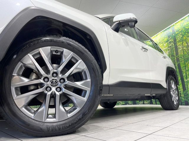 【純正19インチアルミホイール】外観にマッチした純正アルミホイールを装着しております。各種社外アルミホイールや、スタッドレスタイヤも取扱いしております。是非ご相談ください♪