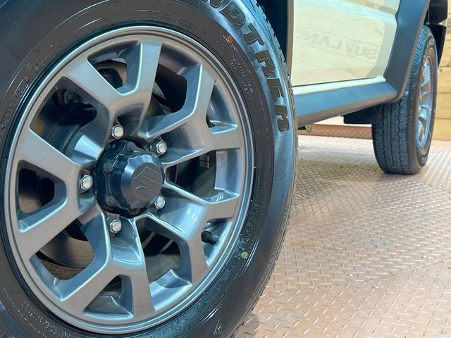 �y��15�C���`�A���~�z�C�[���z�O�ςɃ}�b�`���������A���~�z�C�[���𑕒����Ă���܂��B�e��ЊO�A���~�z�C�[����A�X�^�b�h���X�^�C�����戵�����Ă���܂��B���񂲑��k����������