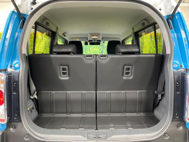 ���i�̂���������ʋ΁A���}���ɏ\���ȉ׎��X�y�[�X���m�ۂ��Ă���܂��B�Z�J���h�V�[�g��|���ƁA�傫�ȉו��̐ύڂ��\�ł���