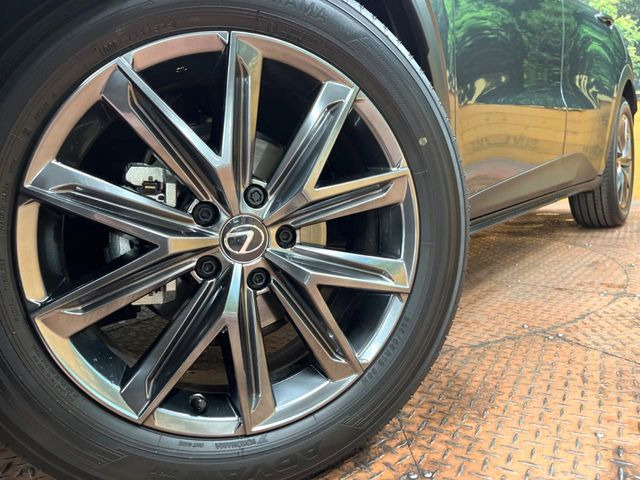 �y����18�C���`�A���~�z�C�[���z�O�ςɃ}�b�`���������A���~�z�C�[���𑕒����Ă���܂��B�e��ЊO�A���~�z�C�[����A�X�^�b�h���X�^�C�����戵�����Ă���܂��B���񂲑��k����������