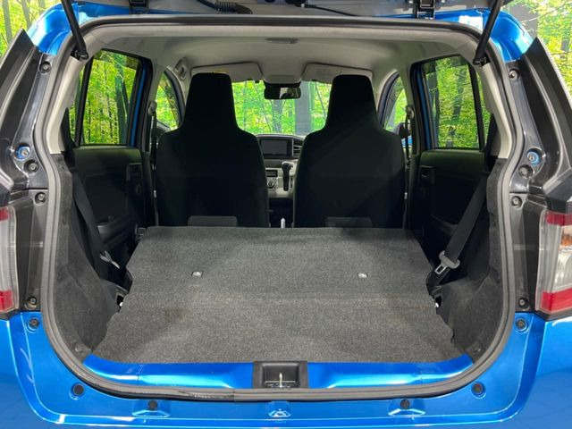 ���i�̂���������ʋ΁A���}���ɏ\���ȉ׎��X�y�[�X���m�ۂ��Ă���܂��B�Z�J���h�V�[�g��|���ƁA�傫�ȉו��̐ύڂ��\�ł���