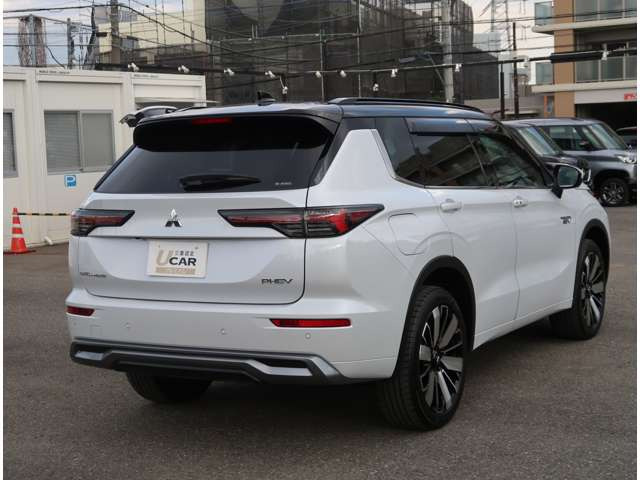 アウトランダーPHEV 2.4 P エグゼクティブ パッケージ 4WD