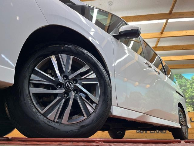 �y����16�C���`�A���~�z�C�[���z�O�ςɃ}�b�`���������A���~�z�C�[���𑕒����Ă���܂��B�e��ЊO�A���~�z�C�[����A�X�^�b�h���X�^�C�����戵�����Ă���܂��B���񂲑��k����������