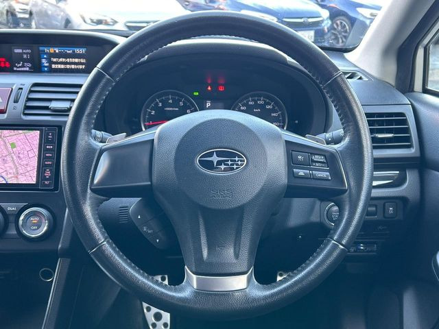 �y�����v�����X�e�A�����O�z�㎿�Ȋv���g�p���邱�ƂŁA��ɂ����������݂ƂĂ��^�]���₷���n���h���ł���