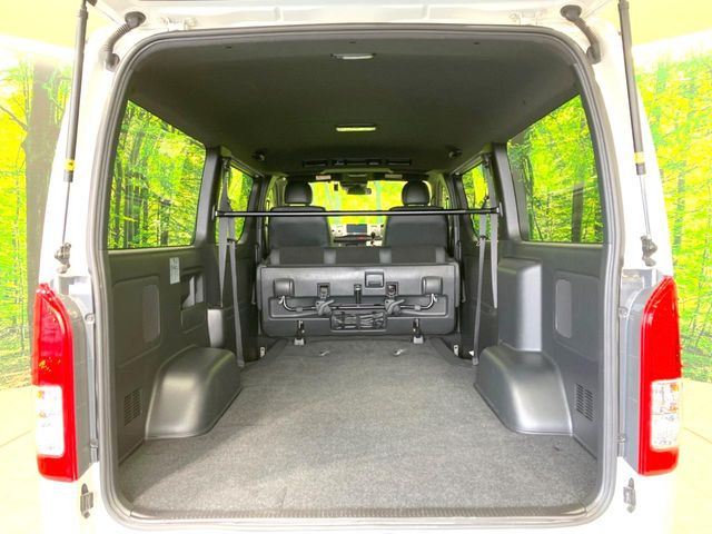 ���i�̂���������ʋ΁A���}���ɏ\���ȉ׎��X�y�[�X���m�ۂ��Ă���܂��B�Z�J���h�V�[�g��|���ƁA�傫�ȉו��̐ύڂ��\�ł���