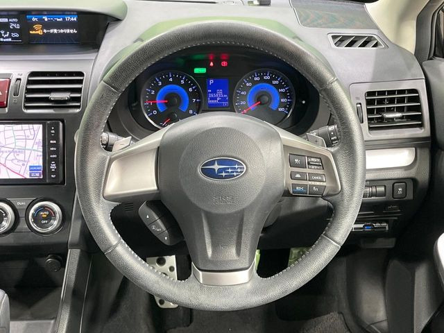 �y�����v�����X�e�A�����O�z�㎿�Ȋv���g�p���邱�ƂŁA��ɂ����������݂ƂĂ��^�]���₷���n���h���ł���