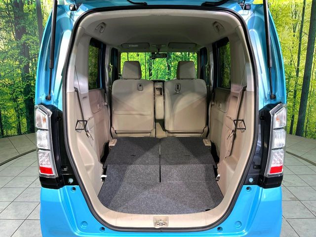 ���i�̂���������ʋ΁A���}���ɏ\���ȉ׎��X�y�[�X���m�ۂ��Ă���܂��B�Z�J���h�V�[�g��|���ƁA�傫�ȉו��̐ύڂ��\�ł���