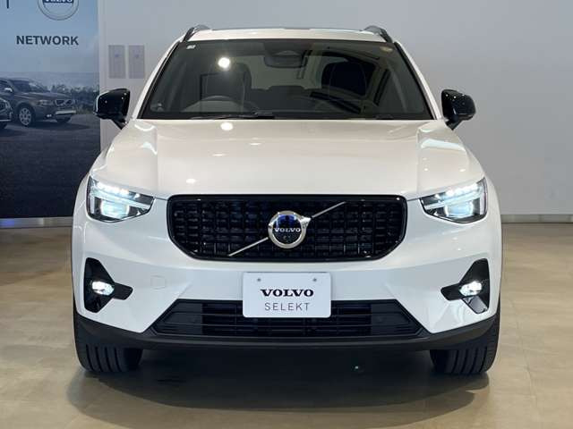 XC40ウルトラ B4 AWD ダークエディション 4WD